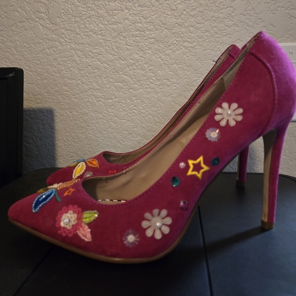 Betsey Johnson Magenta Floral Embelished Pumps - Picture 3 of 4